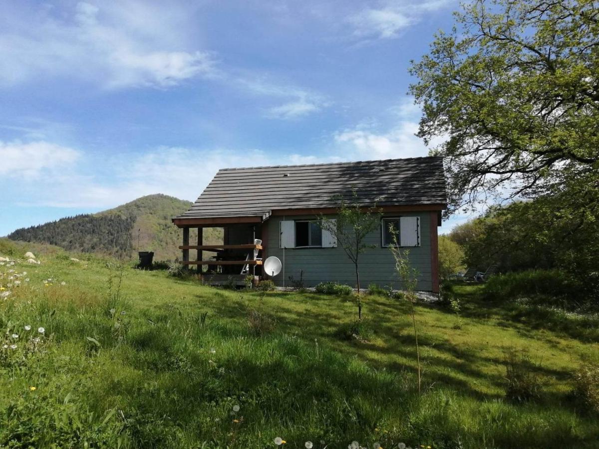 Le Chalet De Lilie Bassignac Bagian luar foto